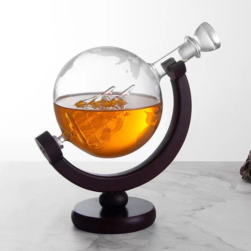 Decanter Creativo a Forma di M - Wine Vodka Beer recensione e prezzo