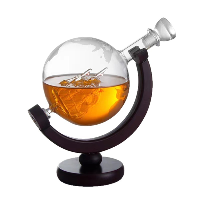 Decanter Creativo a Forma di M - Wine Vodka Beer recensione e prezzo