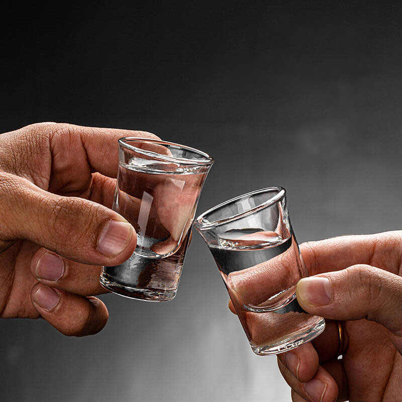 Bicchierini da 10ml/15ml per B - Wine Vodka Beer recensione e prezzo
